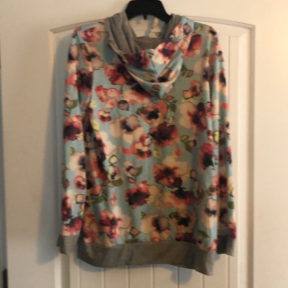 Floral pullover - Picture 2 of 3